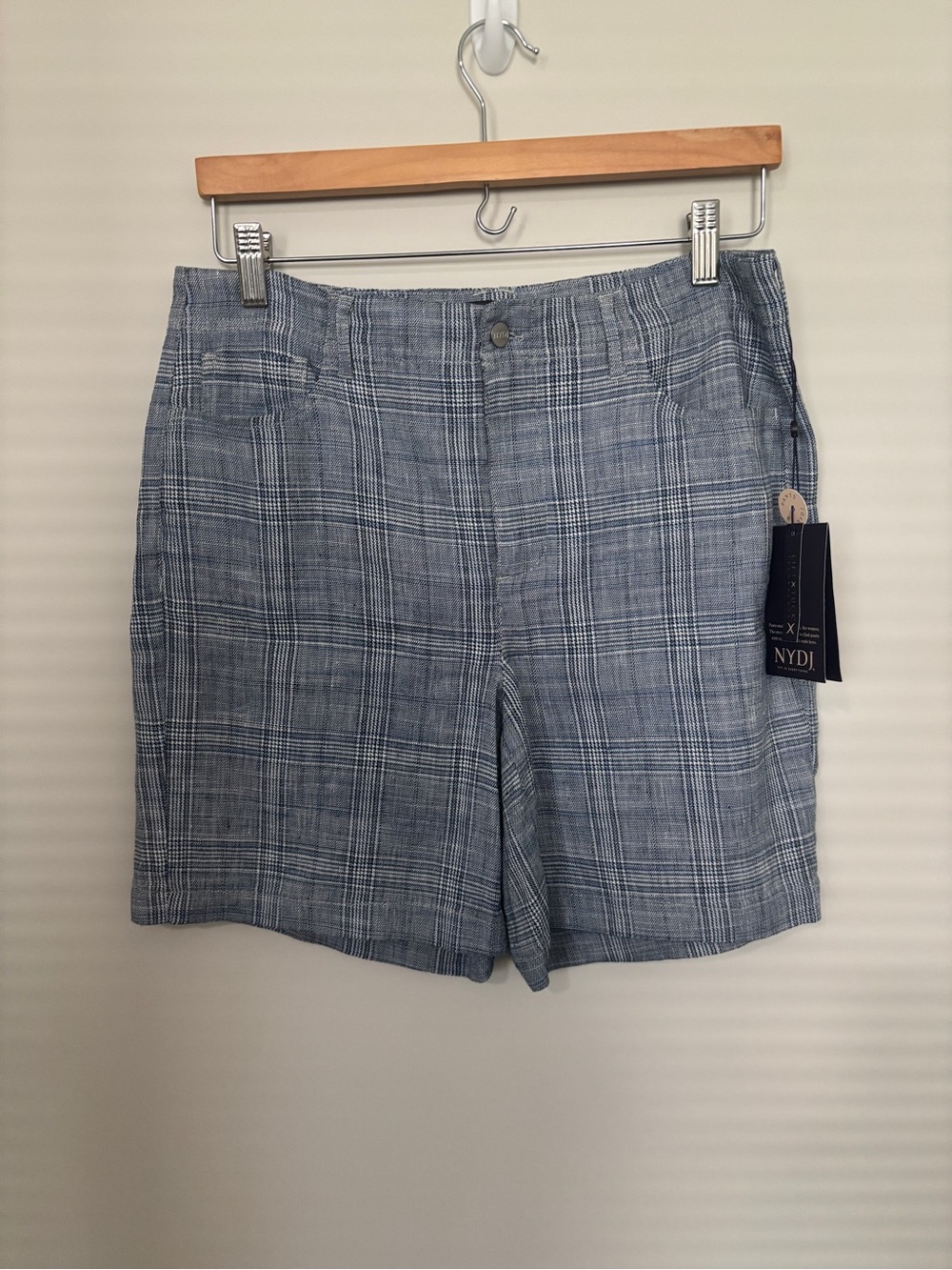 NYDJ NWT Women’s Blue Plaid Shorts Size 4 - Waist 16” Inseam 7” Rise 10”